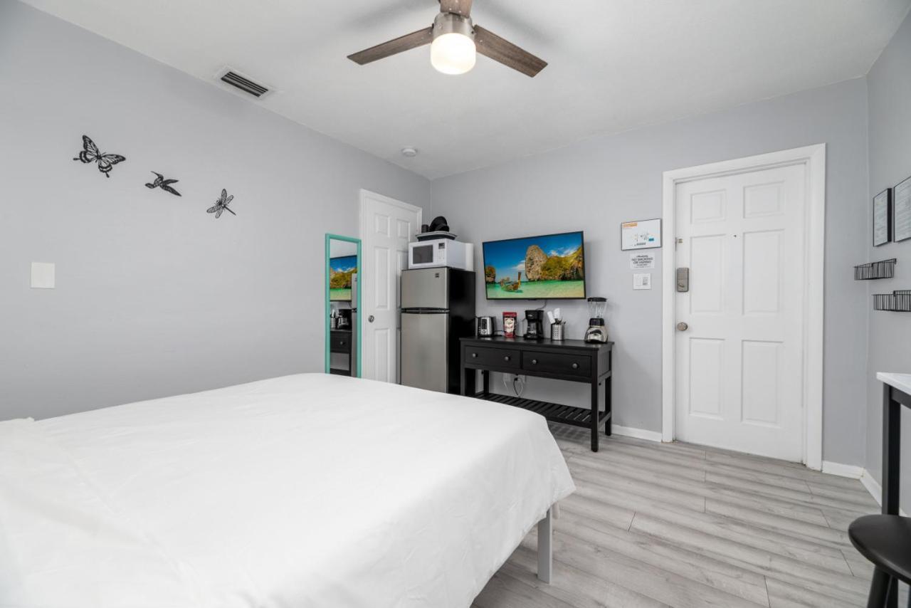 Apartment Short Walk To Wilton Drive - 5 *